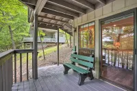 Beaver Lake Retreat w/ Deck & Private Hot Tub - 3-Star