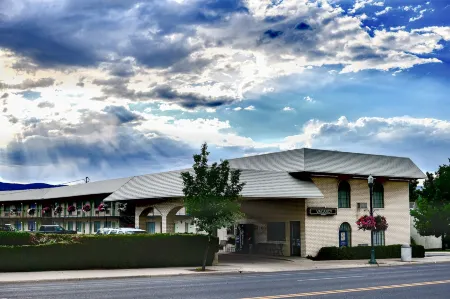 Manti Country Village Motel Отели рядом с достопримечательностью «Парк Каньон Вью»