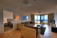 San Simeon Beachfront Apartments Tugun Hotel in zona Superbee Honeyworld
