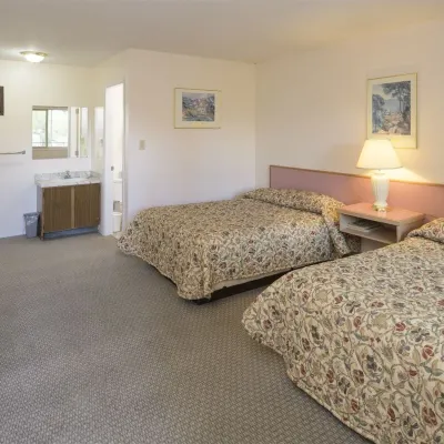 Beachside Motel Hotels near Penticton Regional Airport