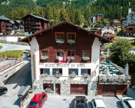 ポワント ド ジナル アイエのホテル