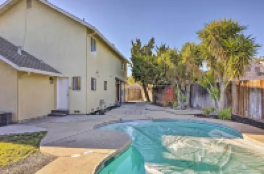 Modesto Home w/ Deck - 2 Mi to Vintage Faire Mall