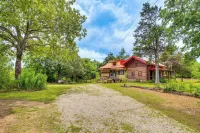 Ozark Crossroads: Historic Calico Rock Cabin - 3-Star