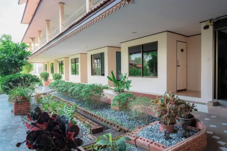 Kohloy Golden Park Hotel Отели в г. Так