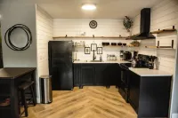 Cambrian & Co. Loft Cozy, Charming, Downtown Ease