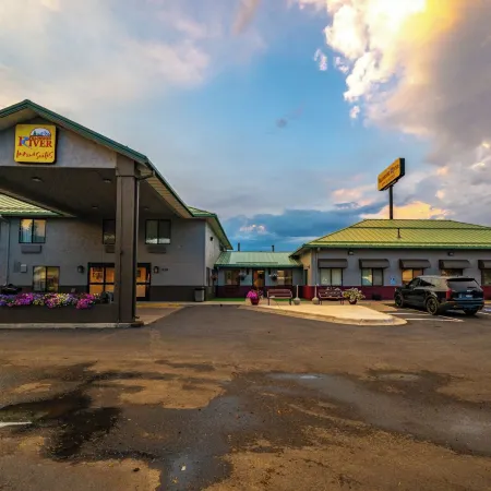 Yellowstone River Inn & Suites