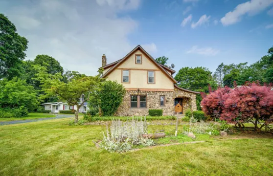 伊利市中心假日租賃~距離海灘2英里!