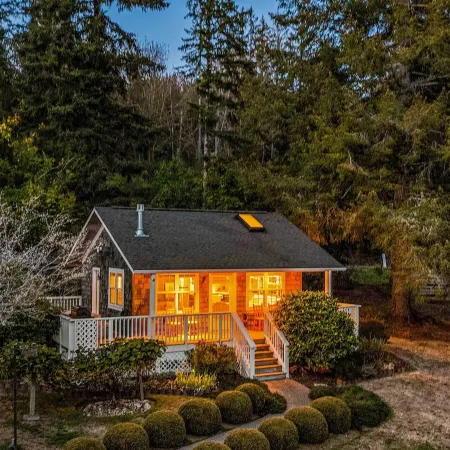 The Hammersley Luxury Waterfront Estate!