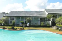 Ash Grove Boutique Motel Hotels in Haruru