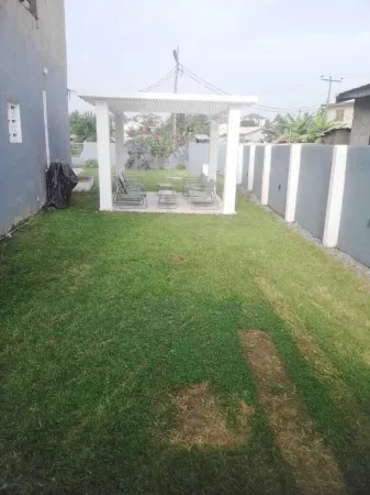 Danson Lodge Guest House Отели в г. Нсауэм