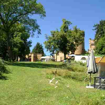 Chateau-camping la Grange Fort, 63500 Les Pradeaux Hotel Exterior
