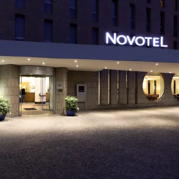 Novotel Freiburg am Konzerthaus Отели рядом с достопримечательностью «Река Дреизам»