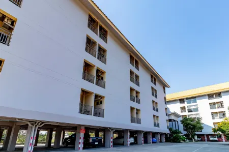 AA Resort Hotel Отели рядом с достопримечательностью «Wat Molee»