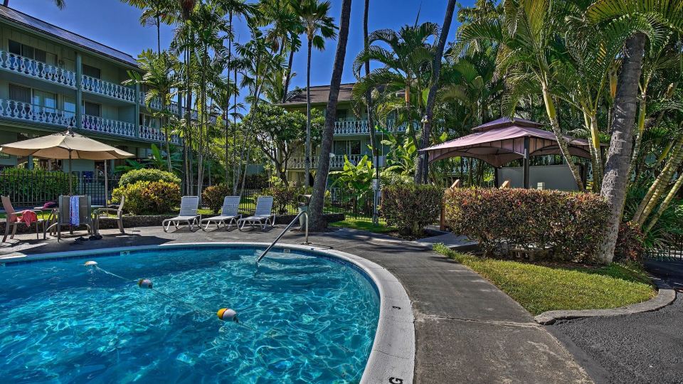 Kailua Studio w/ Pool Access & Garden Views!
