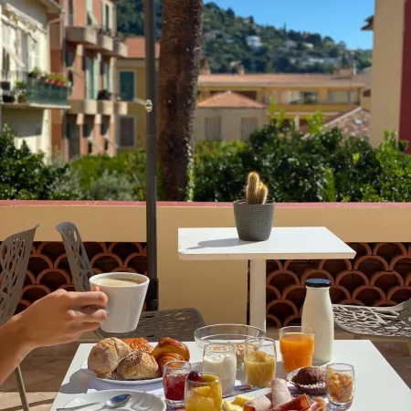 Hôtel le Provençal Отели рядом с достопримечательностью «Soneva»