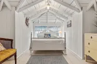 Idlehurst Getaway: 7-BR, 2-min from Onset Beach w/ Wifi, AC units - sleeps 14!