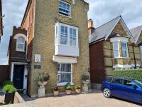 Endeavour House Hotel a 