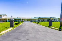 Country Hearth Inn & Suites by OYO Sturgis - Motels
