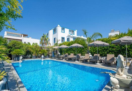 5. 아르툰크 호텔 ..