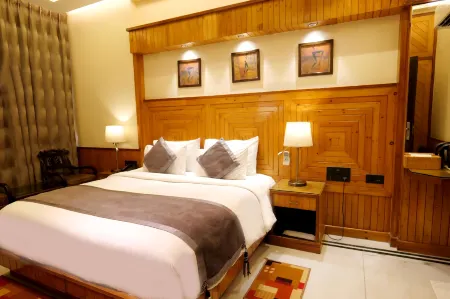 Wood Castle Отели рядом с достопримечательностью «Радж Гат»