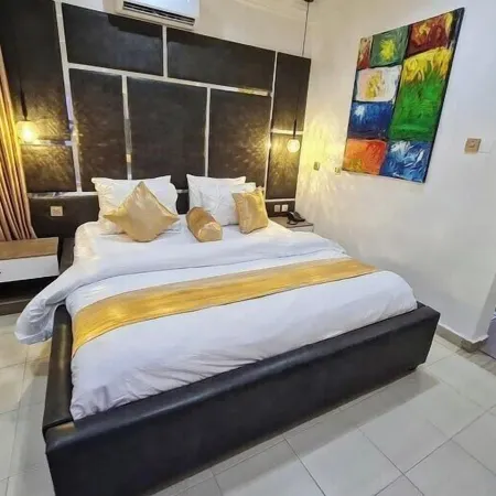 Honors Apartment & Hotel