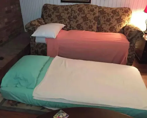 Cozy Rosecrest Suite, 1 min to I-75, full kitchen, sleeps 4, Safe area 카투사 카운티 호텔
