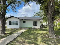 Modern 3 Bedroom 2 Bath Home Centrally Located! - 2 Sao