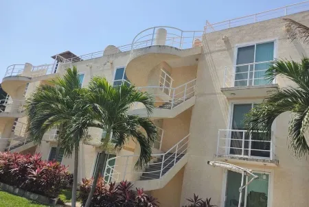 Relaxing apartment Diamante Отели рядом с Аэропорт Генерал Хуан Альварес