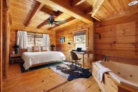 重新設計，熱水浴缸，火坑，檯球，皮金福奇河畔，Avantstay