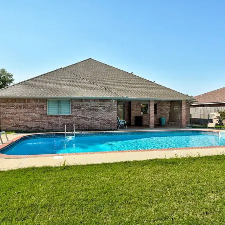 Charming 3-bedroom house with AC, WiFi in Del City