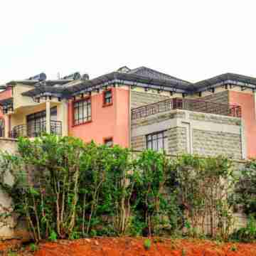 Royal Strata House Hotel Exterior