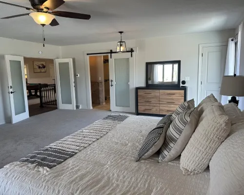 Enormous Home On Golf Course. Newly renovated - Sleeps 21! Hotels in Logan County