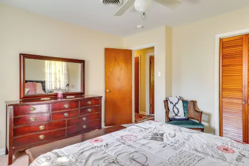 2 Mi to Dtwn Natchez: Cozy Home w/ Yard & Patio! - مطابخ