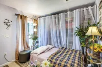 Lush Vallejo Cottage - 20 Mi to Napa Wineries