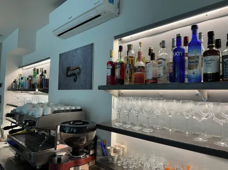 Azur Hotel Отели рядом с достопримечательностью «Трофей Августа»