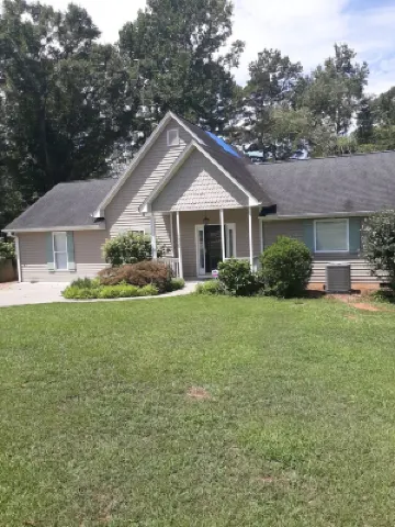 Cute House on Lake Hartwell- Dock Access!PETS ALLOWED!