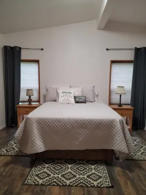 A Cozy 2-bedroom cabin with awesome private Sol Duc River's waterfront