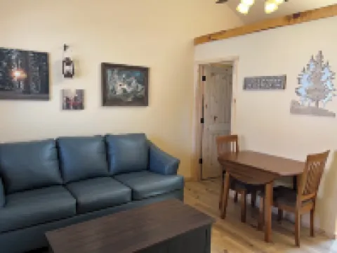 Mountain Peaks Inn, SILVER PEAK SUITE, Downtown Hill City