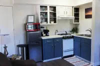 Private Cozy Alaskan Hideaway- 5 mins from lakes