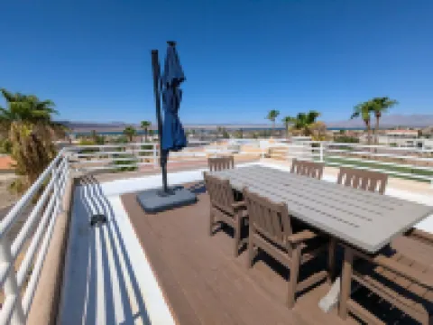 Havasu Haven! Awesome Views on Rooftop Terrace! Heated Spa and Pool! Golf!