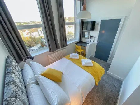 Gulland House by Pureserviced Отели рядом с достопримечательностью «Mayflower International Marina»