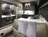 Luxurious 37' 5th Wheel. Enjoy all the fun of Glamping