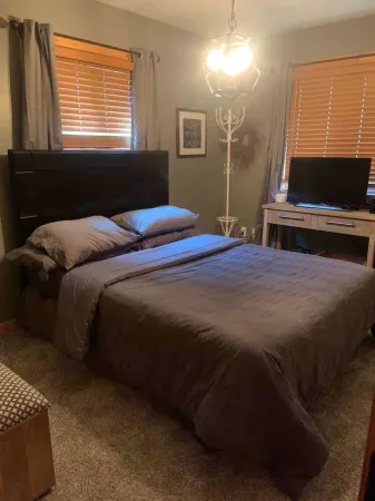 Charming 3-bedroom cabin with AC and WiFi in Neillsville