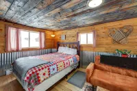 Vintage Cabin Near Steamboat with Mountain Views and Hot Tub Access