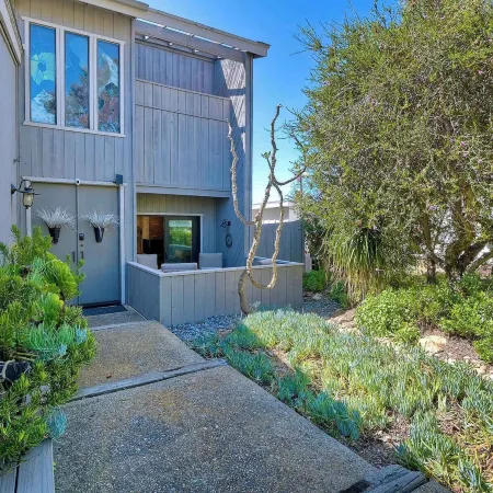 Fresh & Modern 3Br - Just Blocks from Beach