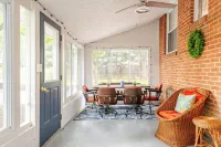 Family Friendly, Peaceful Yard, Dedicated Work Space, close to local attractions