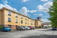 Sleep Inn & Suites Airport - Bãi đậu xe