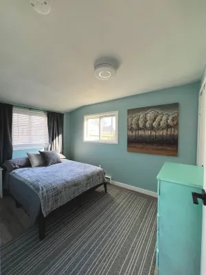 Little Blue on Second St! Cozy & close to the beach, pub, bar, and downtown!