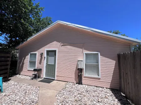 2-Bedroom with KING Bed Near Downtown Weatherford