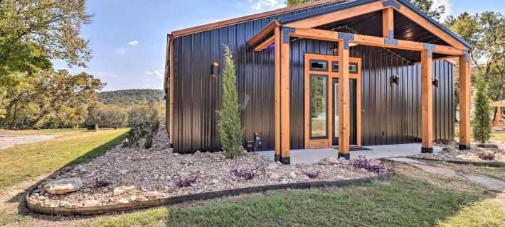 Modern Norfork House w/ Patio on White River! Hotels in Baxter County